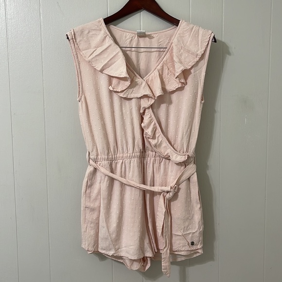 ROXY Pale Pink Ruffles Shorts Romper “Cool Your Heart” with Belt size 6 - Picture 3 of 16
